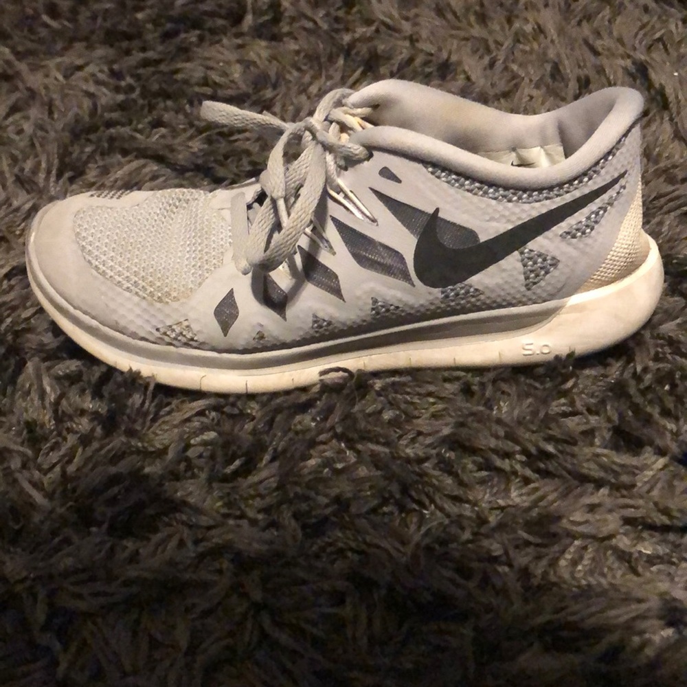 Woman’s Nike free run 5.0 shoes